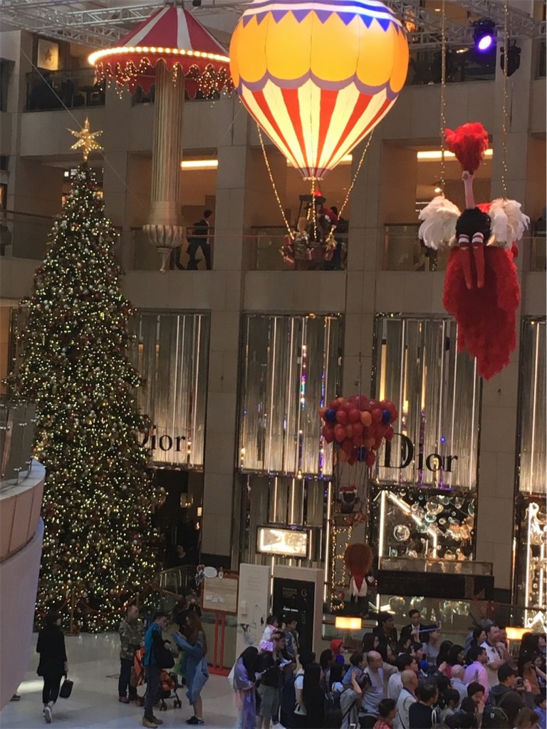 LandmarkXmasCircus_2